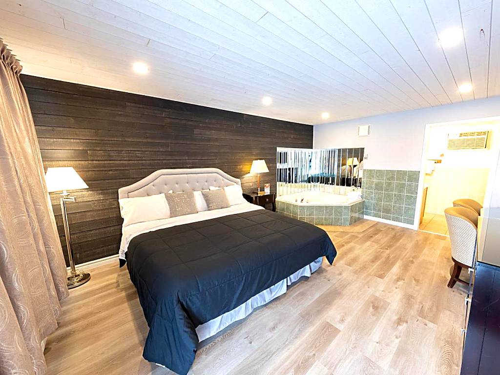 Choice Inn by the falls: Honeymoon Suite