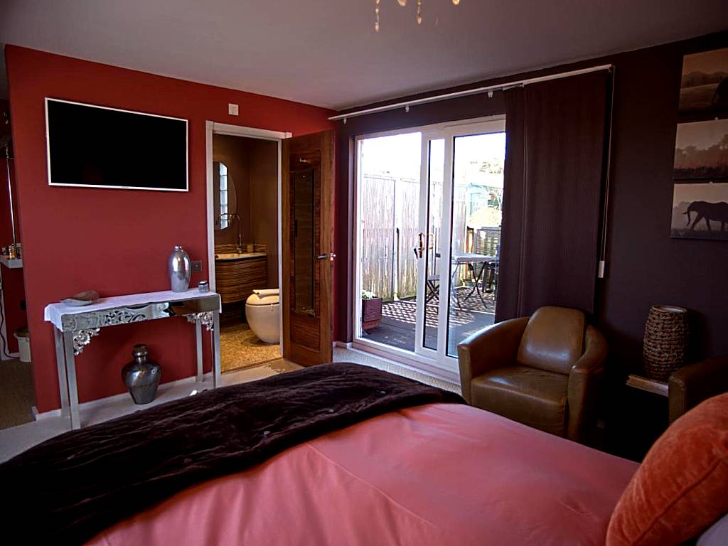 Birdsong Cottage Bed and Breakfast: King Room with Sea View and balcony (Chathill)
