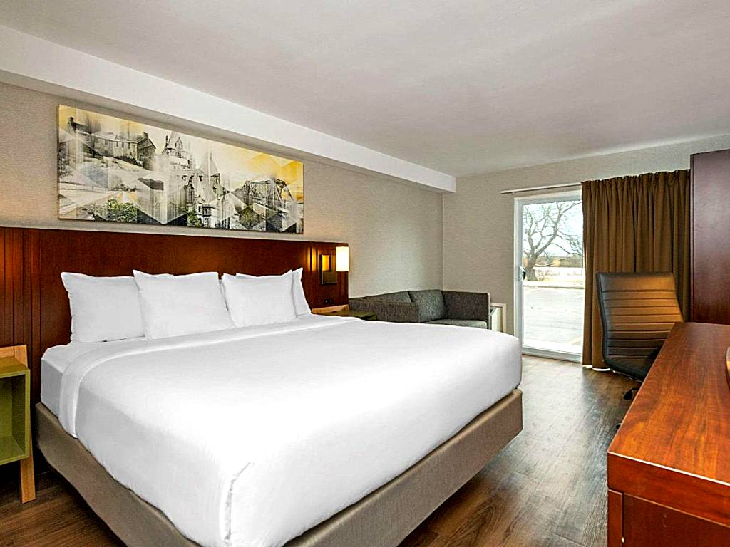 Comfort Inn Ottawa East: Room, 1 King Bed with Sofa Bed, 1st Floor, Non-Smoking
