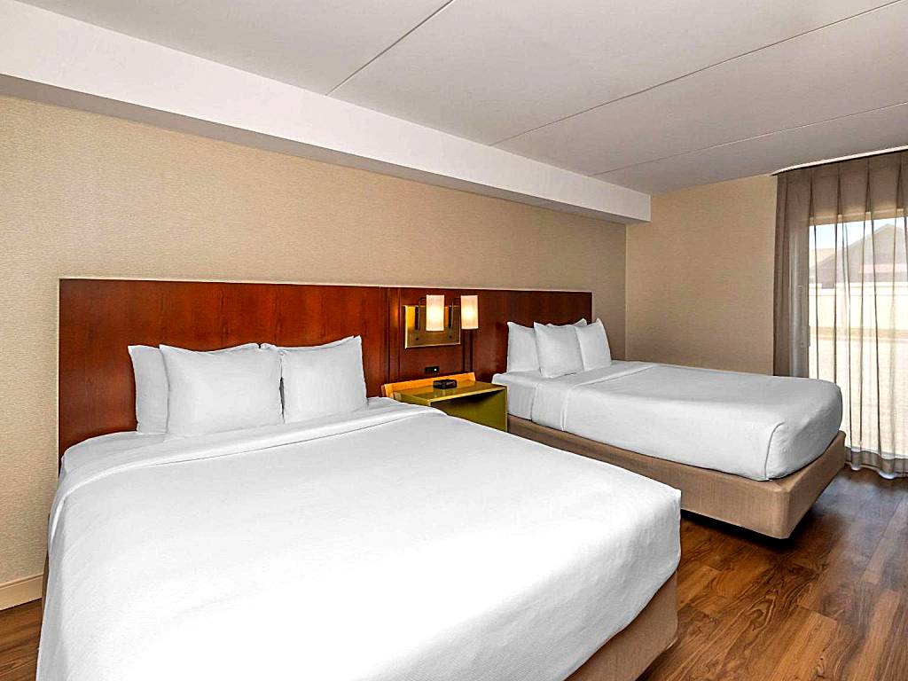 Comfort Inn Ottawa West- Kanata: 2 Queen Beds, Non-Smoking, Ground floor/Pet Friendly