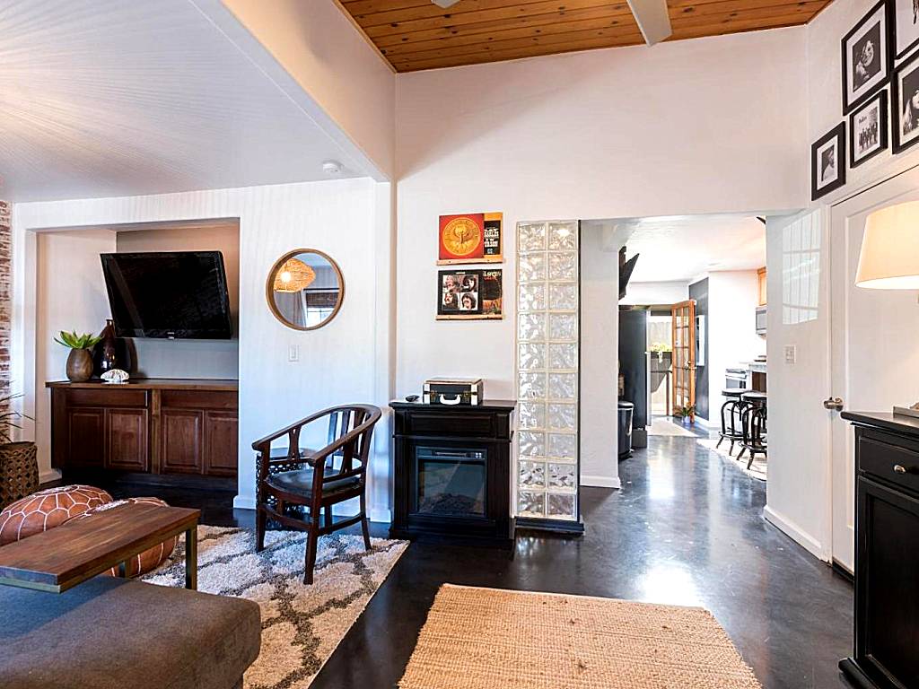Shell Beach Inn: Deluxe King Suite