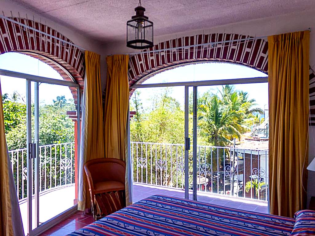 Hotel Encino Malecón Centro Puerto Vallarta: Queen Room with Balcony