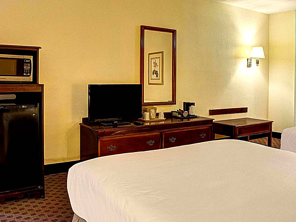 Quality Inn North: Standard Double Room with 2 Double Beds - Non-Smoking