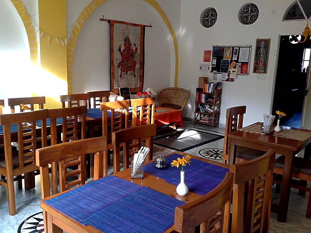 Seventh Heaven Inn Rishikesh: Deluxe Double or Twin Room with Mountain View