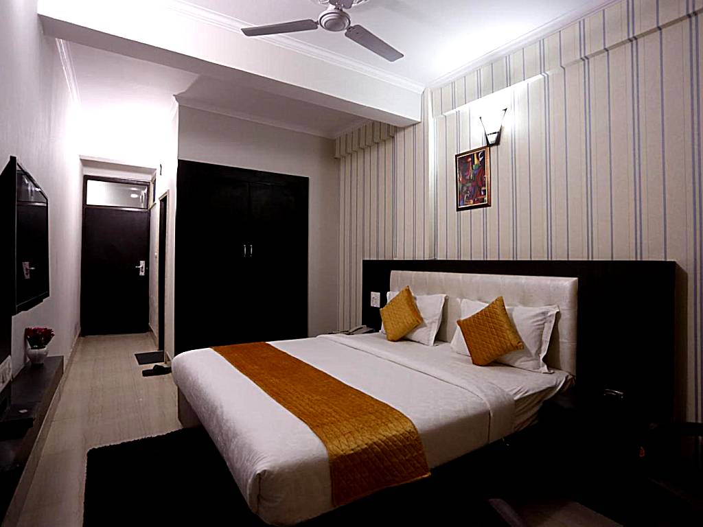 Paradise Ganga: Deluxe Double Room with Balcony