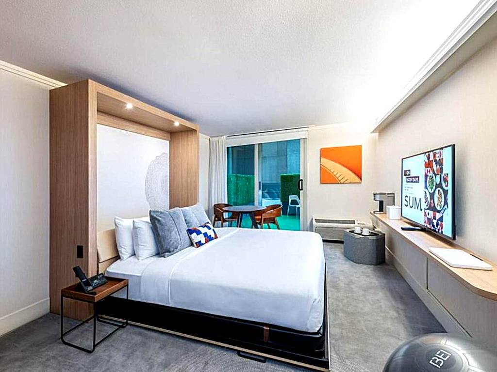 BEI San Francisco: King Murphy Bed Studio with Terrace - Non-Smoking