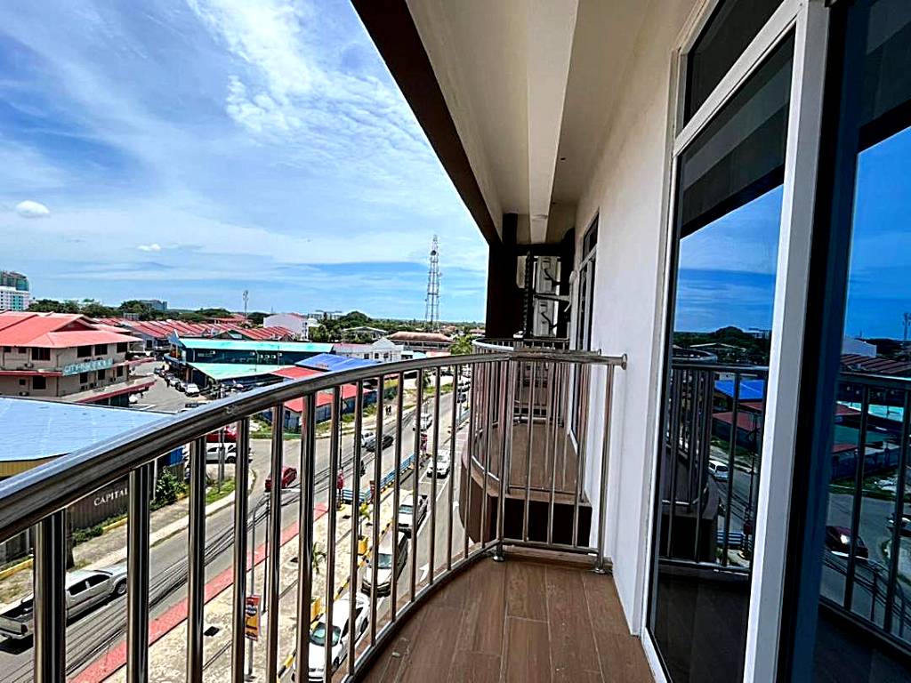 Wing Tat Grand Hotel: Deluxe Double or Twin Room with Balcony