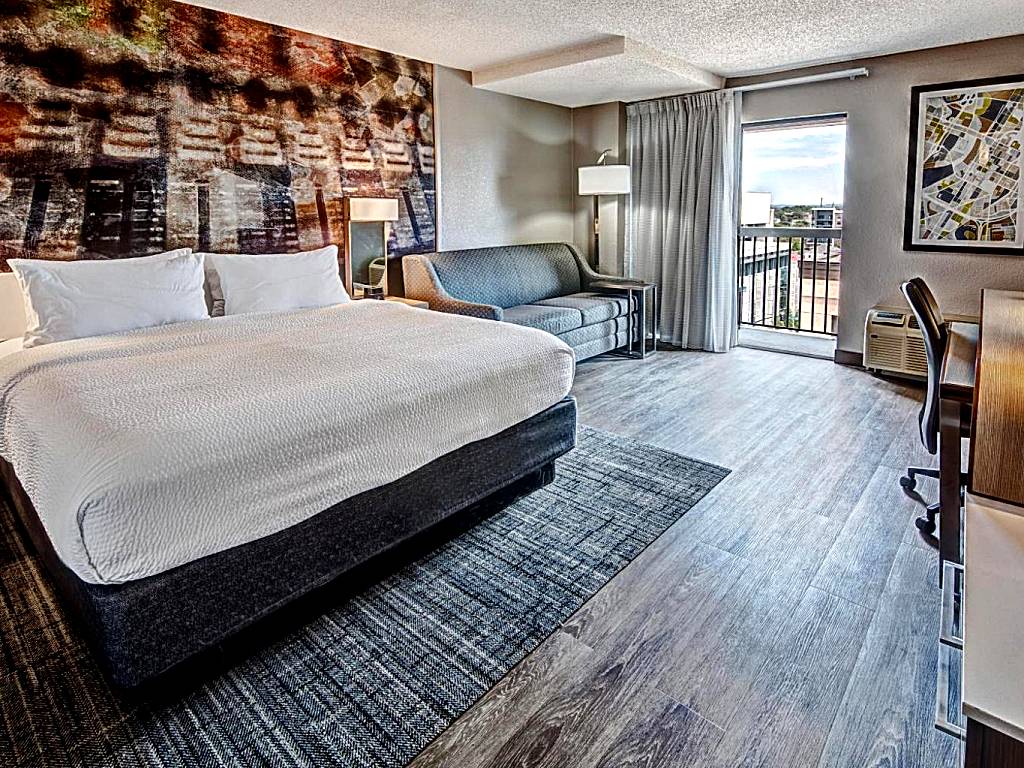 Courtyard by Marriott Nashville Vanderbilt West End: King Room with Balcony (Nashville)