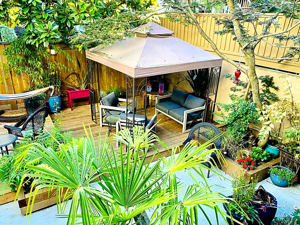 West End Guest House: Superior King Garden Suite