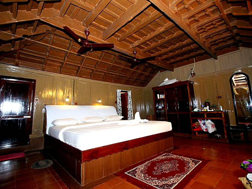 Varkala Marine Palace: King Room with Sea View