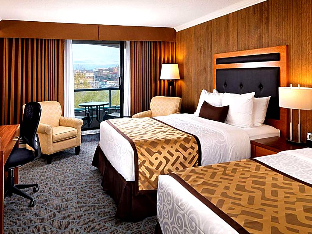 Best Western PLUS Inner Harbour Hotel: Queen Room with Two Queen Beds with Park View with Balcony - Non smoking