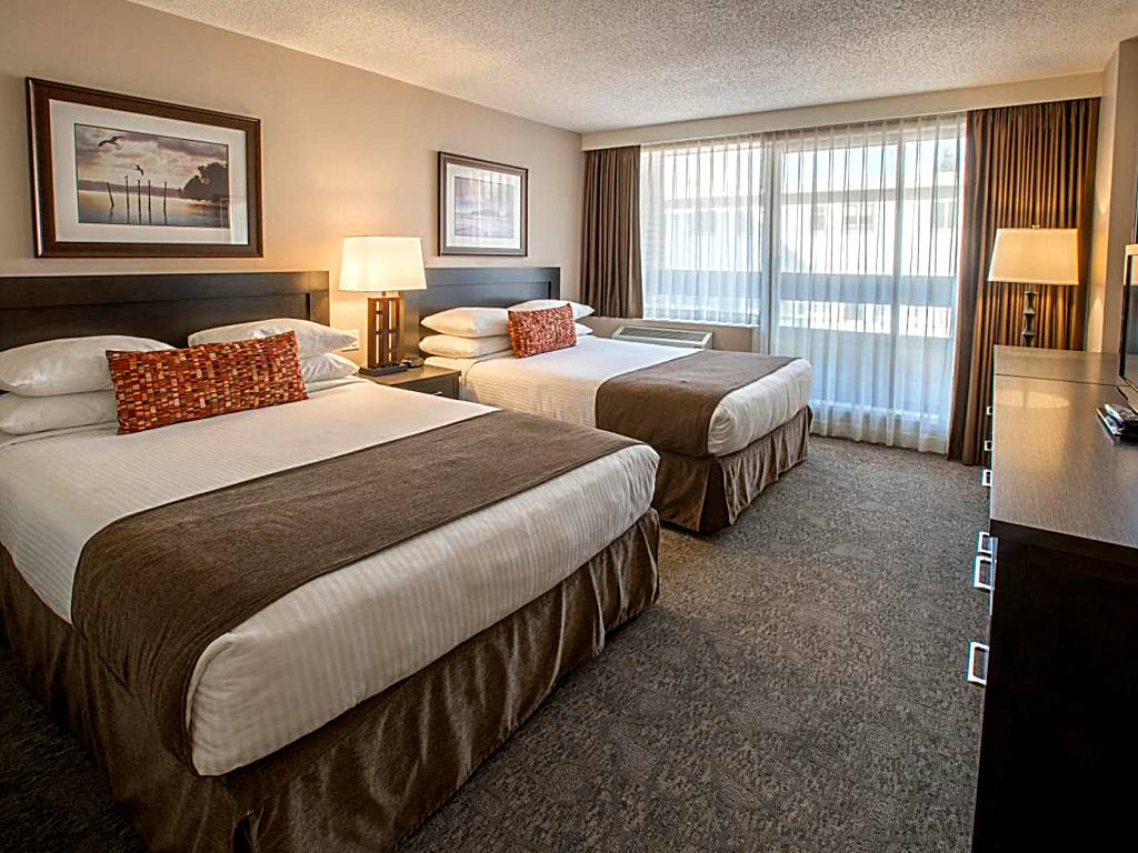 The Embassy Inn: Queen Room with Two Queen Beds