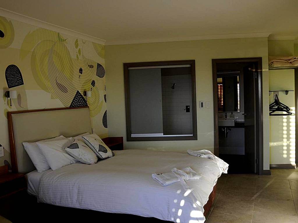 Saltair Luxury Accommodation - Adults Only: Queen Suite with Spa Bath and Ocean View