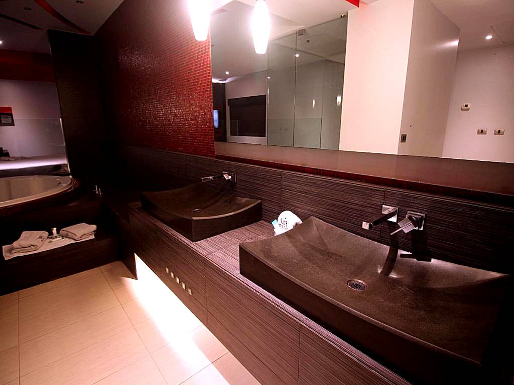 Motel Via: Deluxe Suite with Spa Bath (Tijuana)