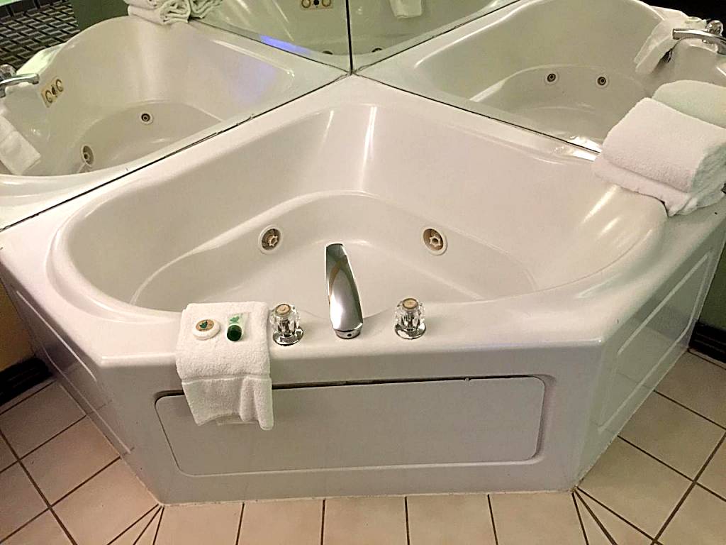 University Manor Inn: Queen Room with Spa Bath - Smoking