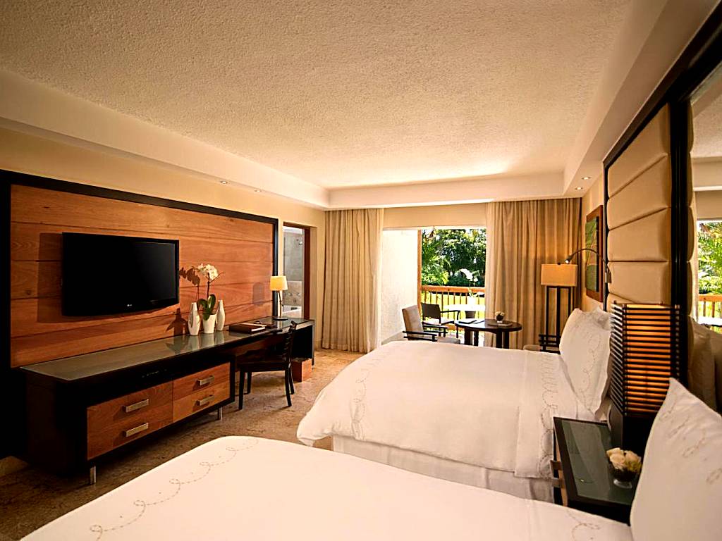 Casa de Campo Resort & Villas: Elite Patio (2 Adults + 1 Child) - Golf Cart Included (La Romana)
