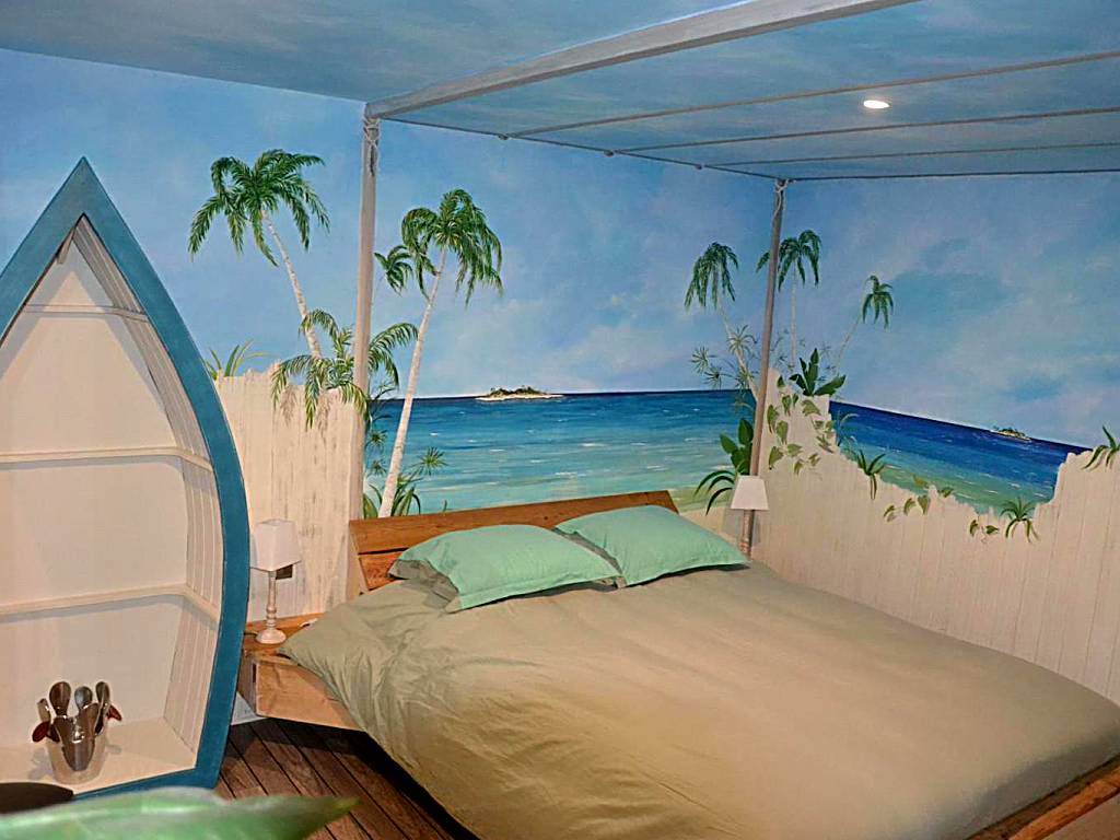 Bubble Dreams: King Room with Spa Bath (Coupéville)
