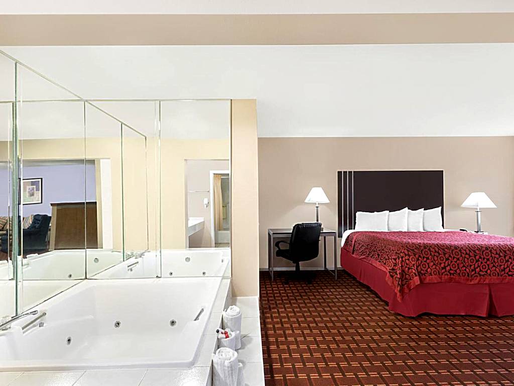 Days Inn by Wyndham College Station University Drive: King Suite - Non-Smoking