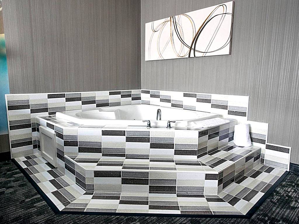 Courtyard by Marriott Norwich: King Room with Whirlpool (Norwich)