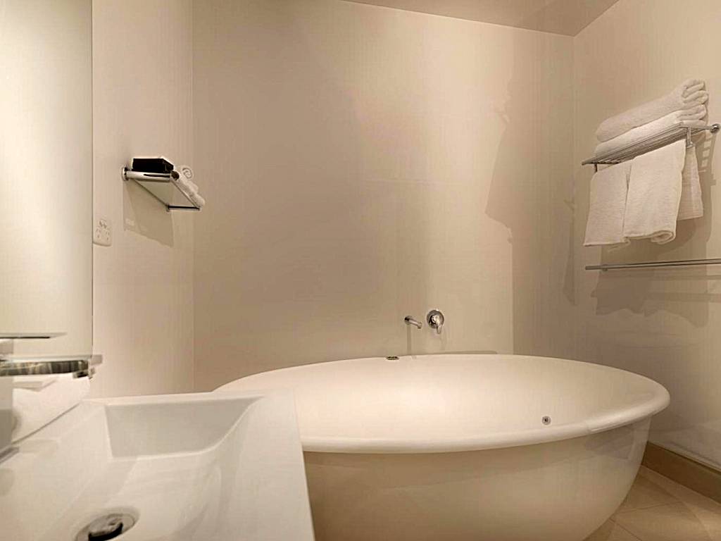 Hotel Frangos: King Suite - Vincent