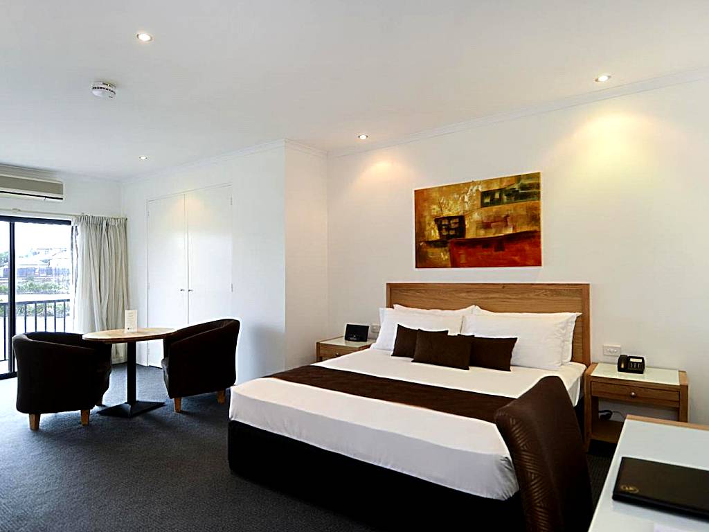 BEST WESTERN Geelong Motor Inn & Serviced Apartments: Superior King Room with Spa Bath