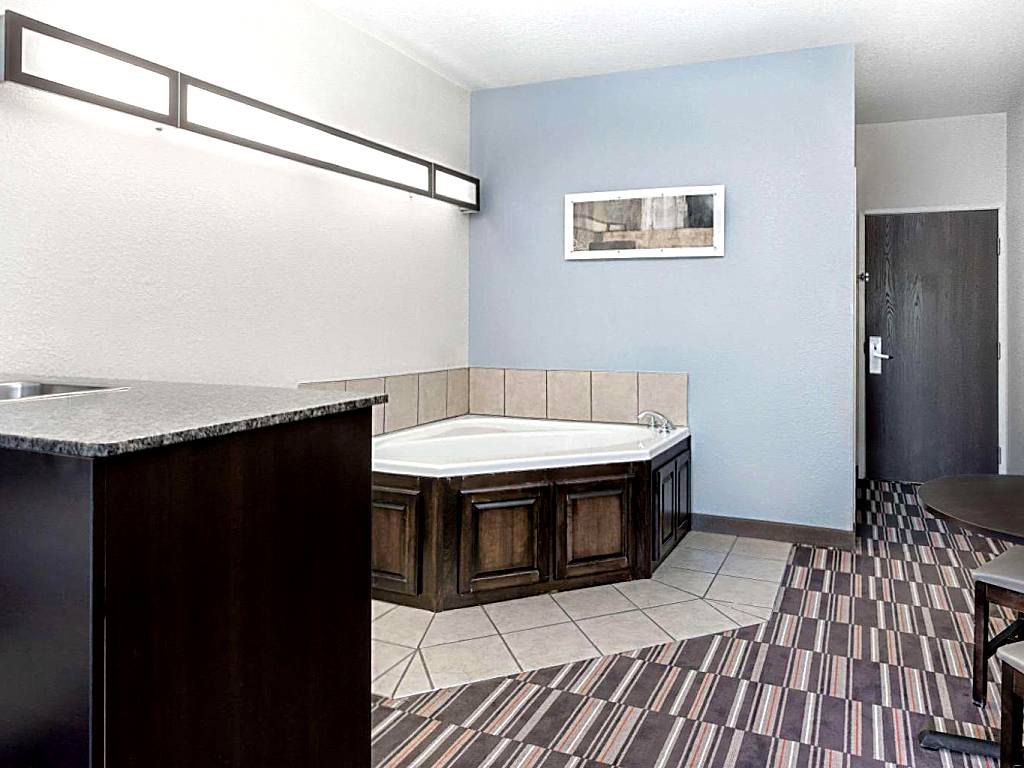 Microtel Inn & Suites by Wyndham Hoover/Birmingham: Deluxe Queen Studio Suite with Jetted Tub - Non-Smoking
