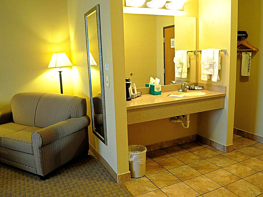 Corporate East Hotel: King Suite with Spa Bath (Ulysses)
