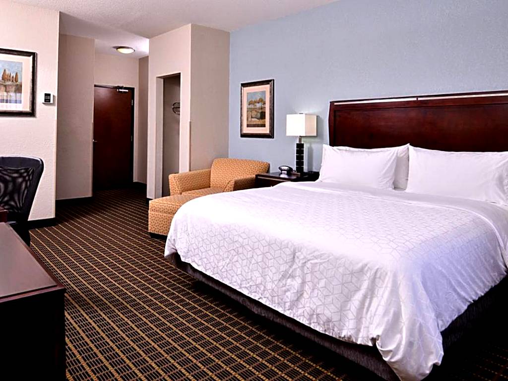 Holiday Inn Express & Suites Pittsburg: King Suite with Whirlpool - Non-Smoking (Pittsburg)