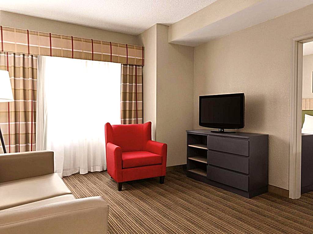 Country Inn & Suites by Radisson: One-Bedroom King Suite with Whirlpool - Non-Smoking (Georgetown)