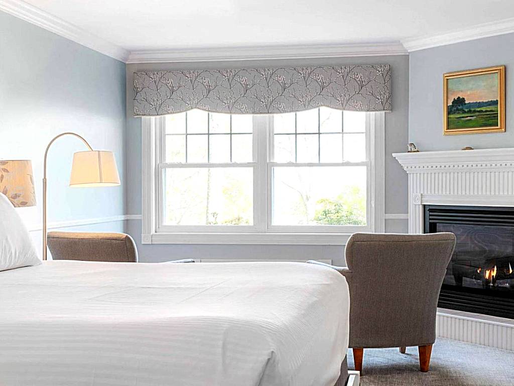 The Inn at Ocean's Edge: Main Inn - King Room with Ocean View (Lincolnville)