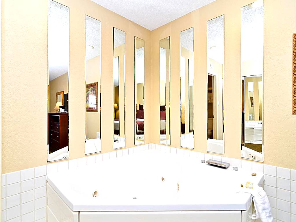 Best Western Coach House: King Suite with Spa Bath - Non-Smoking (Springfield)