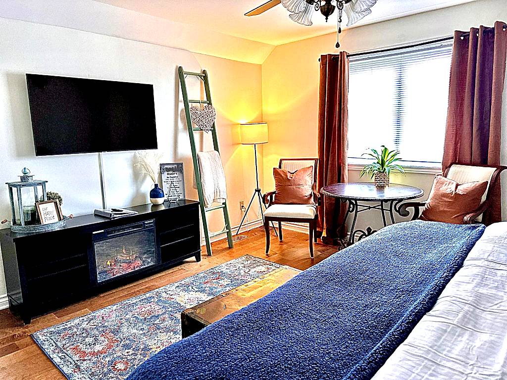 Settlers Suites: Deluxe Suite with Spa Bath