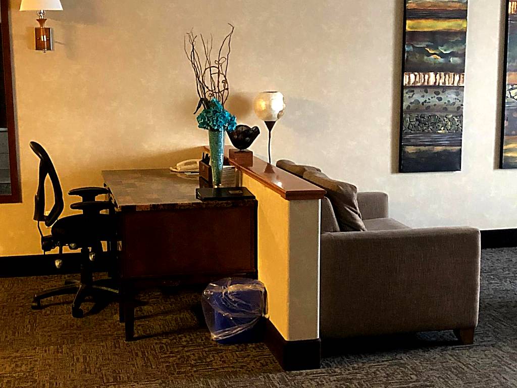 Sleep Inn & Suites Conference Center and Water Park: King Suite with Spa Bath and Fireplace - Non-Smoking (Minot)