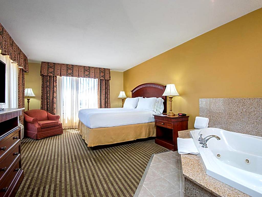Holiday Inn Express Enid-Highway 412: King Suite with Spa Bath - Non-Smoking (Enid)