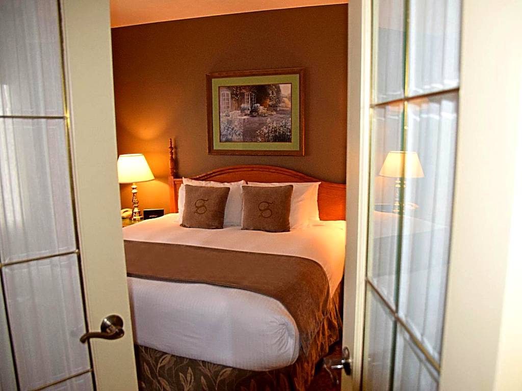 Stone Gate Inn: Luxury Suite with One King Bed