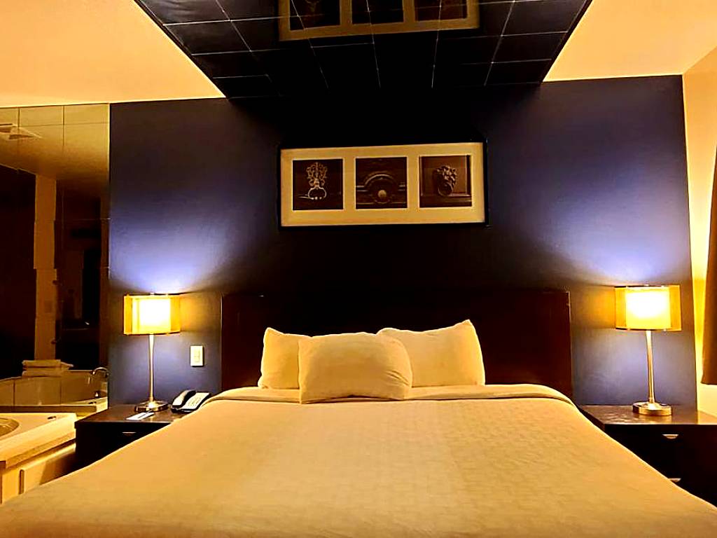 Empire Inn & Suites: Suite with Hot Tub