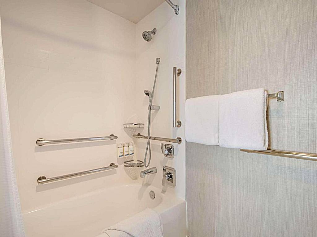 Sonesta ES Suites Reno: Studio Suite Queen - Mobility / Hearing Accessible with Tub