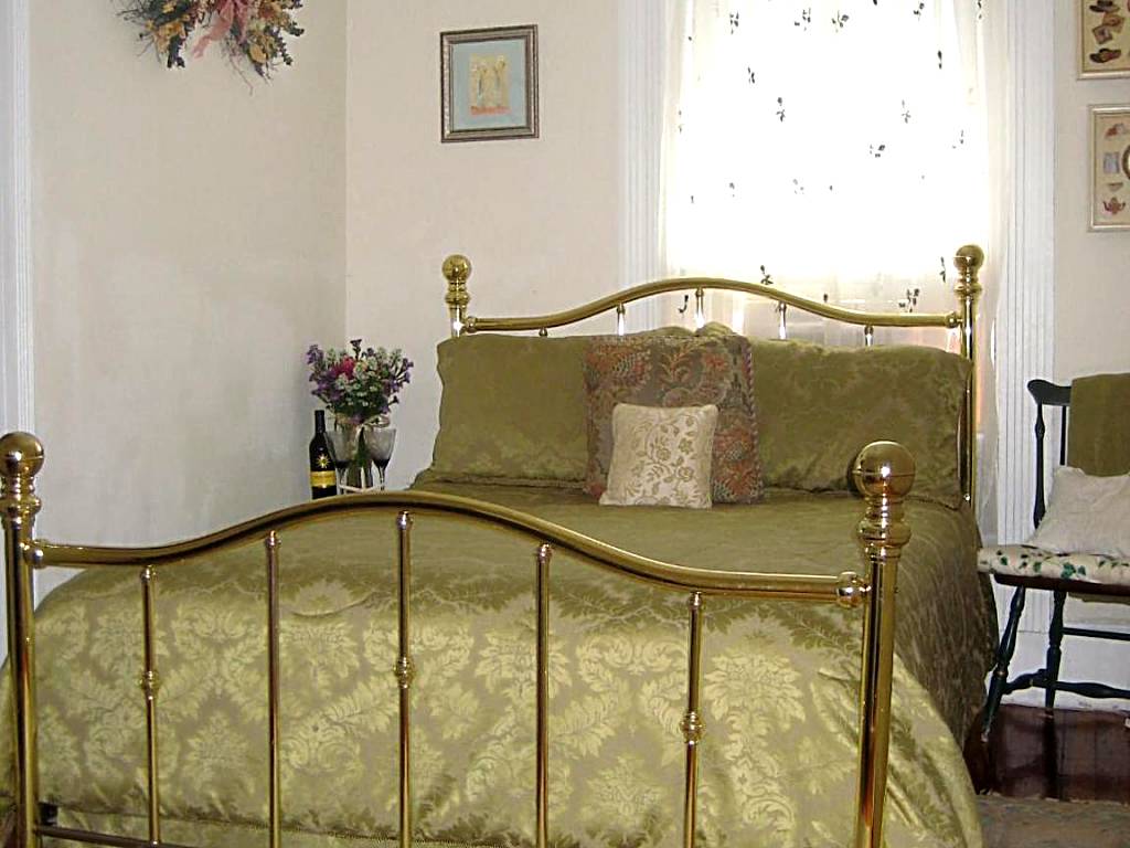 Historic Hill Inn: Queen Room with Spa Bath (Newport)