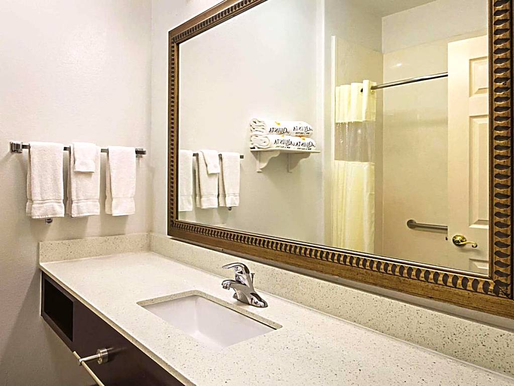La Quinta by Wyndham South Padre Island Beach: King Suite with Spa Bath (South Padre Island)