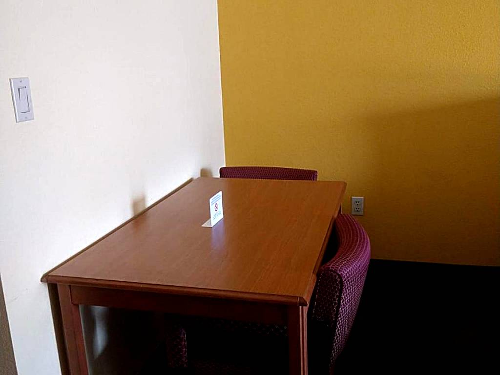 SureStay Hotel by Best Western Mission: King Suite with Spa Bath - Non-Smoking (Mission)