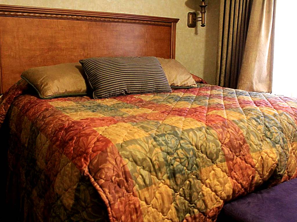 Rushmore Express & Suites: King Suite with Spa Bath (Keystone)