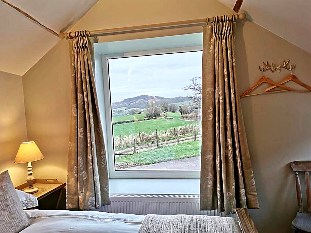 The Stables: King Room with Garden View (Monmouth)