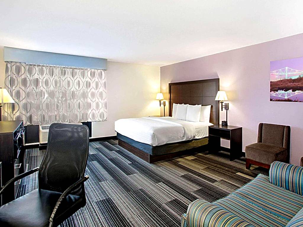 La Quinta by Wyndham Springfield Airport Plaza: Deluxe King Suite - Non-Smoking