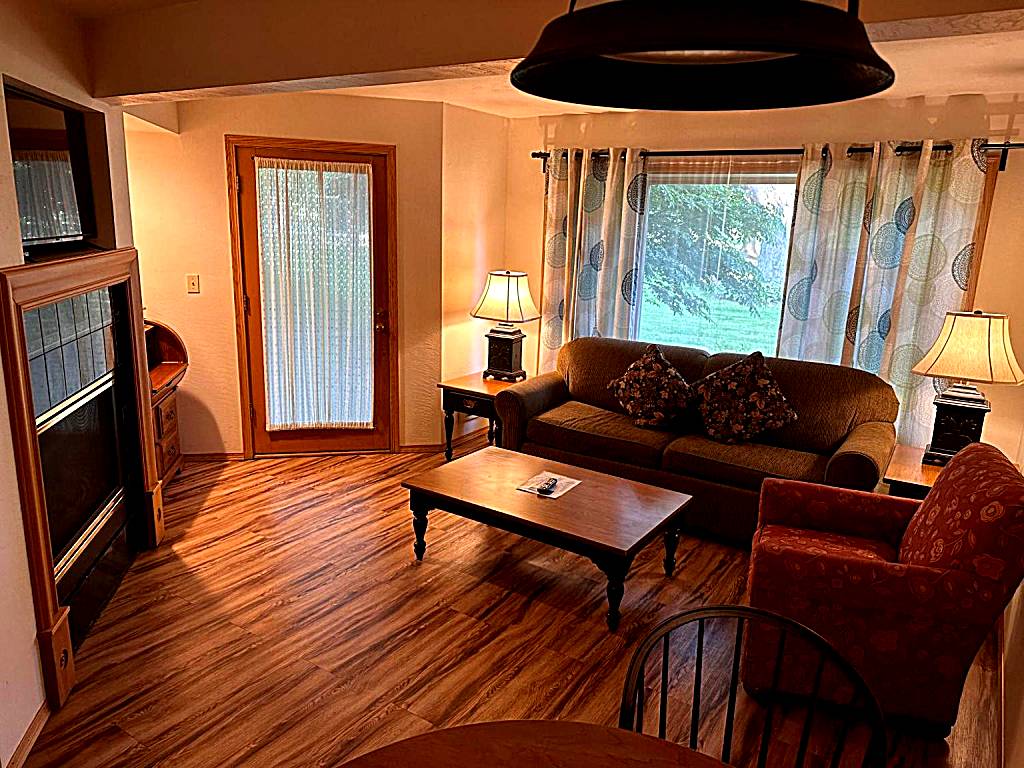The Lodge at Leathem Smith: Queen Suite with Spa Bath