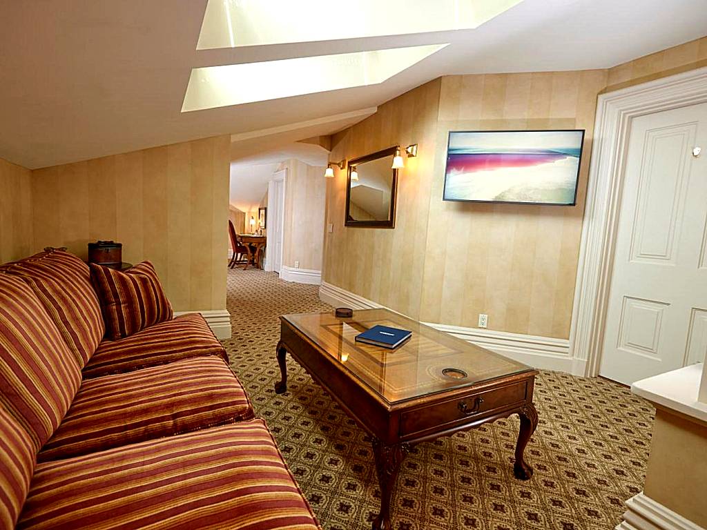 Mansion Hill Inn: King Suite (Madison)