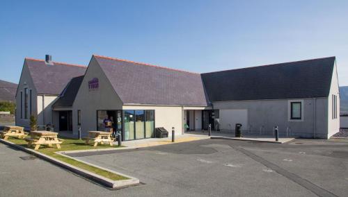 Canolfan Y Fron (Caernarfon)