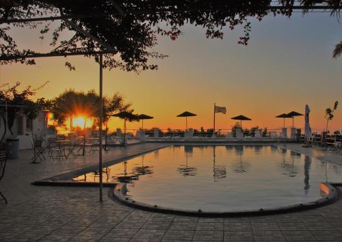 Santorini Camping & Hostel (Fira)