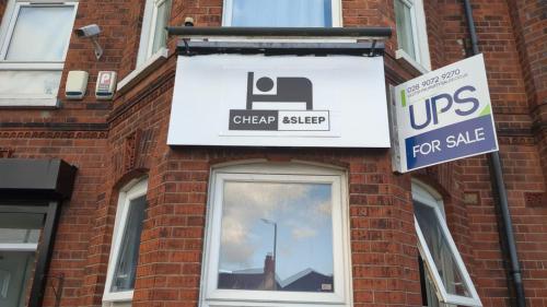 Basic hostel type rooms (Belfast)