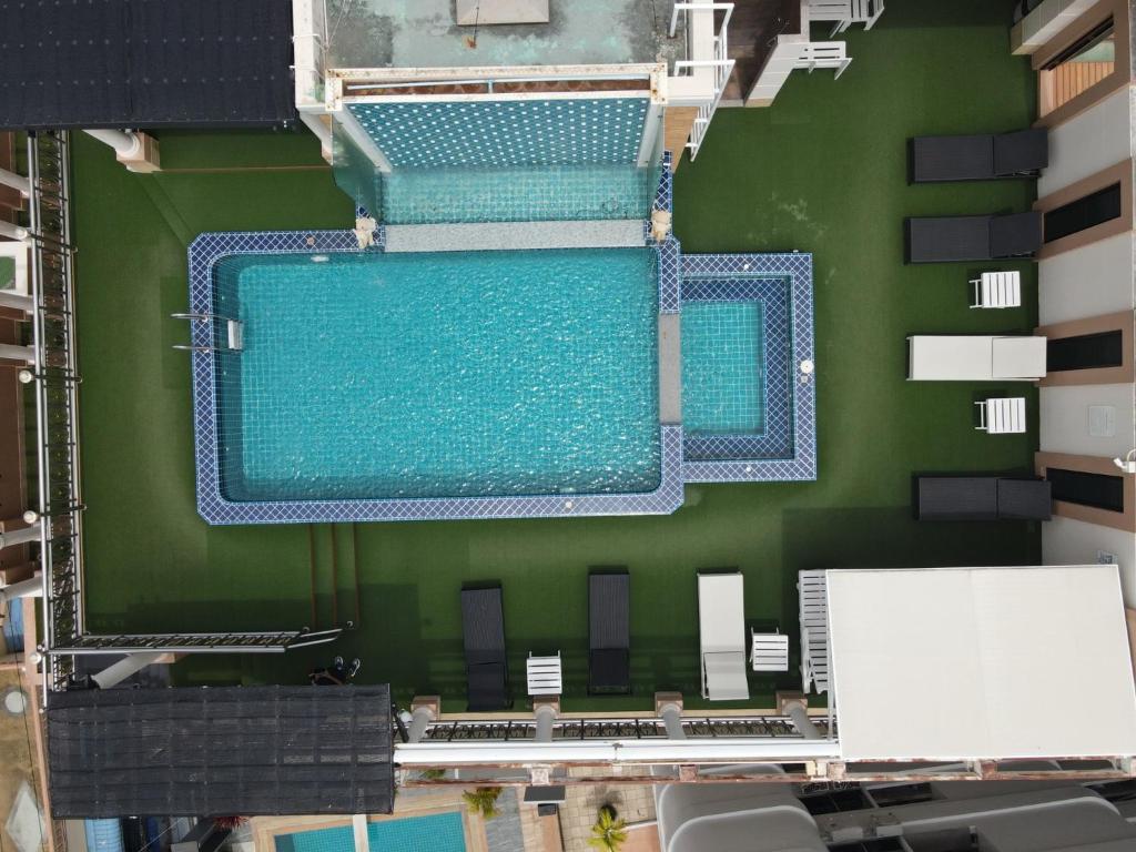Whitehouse Condotel