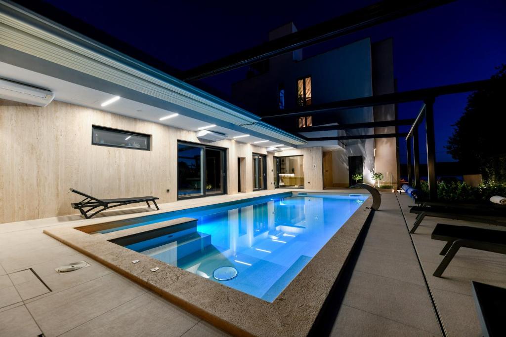 CROWONDER Apartments & Rooms OAZA with heated Swimming Pool and Sauna